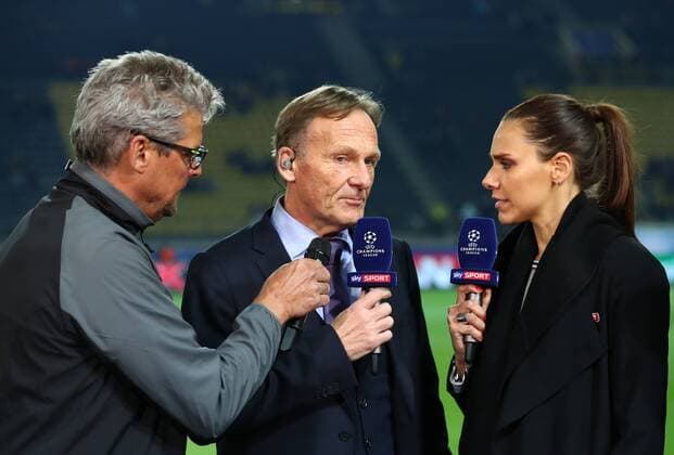 Dienstag 11.04.2017, Saison 2016 2017, UEFA Champions League, Viertelfinale Hinspiel im Signal Iduna Park, BVB 09 Borussia Dortmund - AS Monaco, Norbert Dickel (Stadionsprecher, BVB), Hans-Joachim Watzke (BVB, Vorsitzender der Geschaeftsfuehrung) im Interview mit Esther Sedlaczek von SKY, v.l.