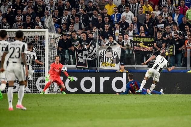 Giorgio Chiellini of Juventus scores his side third goal during the UEFA Champions League quarter final match between Juventus and Barcelona at the Juventus Stadium, Turin, Italy on 11 April 2017. Copyright: xGiuseppexMaffiax 14920107