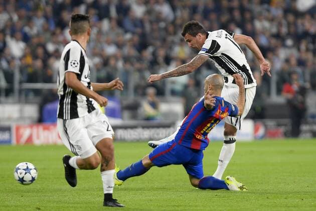 April 11th 2017, Juventus Stadium, Turin, Italy; UEFA Champions league football quarterfinal, leg 1, Juventus versus Barcelona; Mario Mandzukic has a shot at goal as Javier Mascherano tries to block xPierpaoloxPiciuccox  ActionPlus11866609