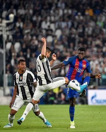 Samuel Umtiti of Barcelona and Tomas Rincon of Juventus during the UEFA Champions League quarter final match between Juventus and Barcelona at the Juventus Stadium, Turin, Italy on 11 April 2017. Copyright: xGiuseppexMaffiax 14920169