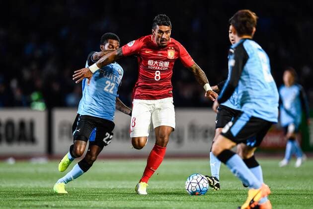 Brazilian football player Paulinho of China s Guangzhou Evergrande, center, challenges Brazilian football player Rhayner of Japan s Kawasaki Frontale in their Group G match during the AFC Champions League 2017 in Kawasaki, Japan, 12 April 2017. Kawasaki Frontale competes against Guangzhou Evergrande at AFC Champions League group match  20170412_07048