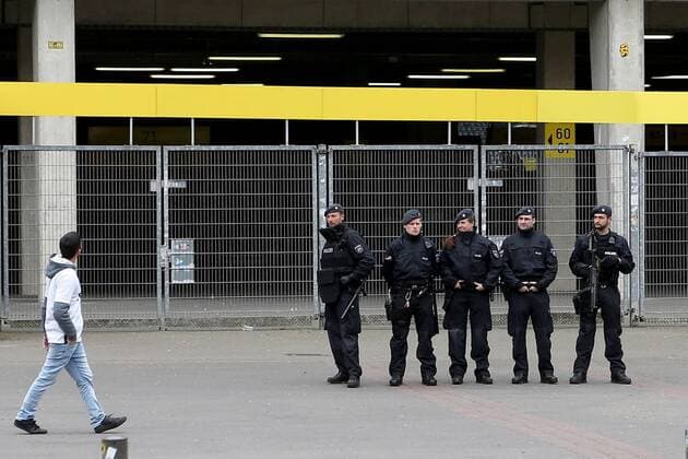 Polizei vor dem Stadion, Borussia Dortmund vs AS Monaco, UEFA Champions League, Viertelfinale, Nachholspiel Fussball, 12.04.2017, Dortmund Copyright: xLangerx xEibner-Pressefotox EP_HLR