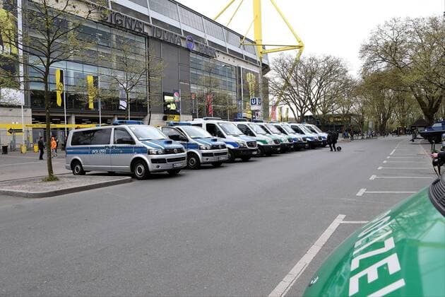 Polizei vor dem Stadion, Borussia Dortmund vs AS Monaco, UEFA Champions League, Viertelfinale, Nachholspiel Fussball, 12.04.2017, Dortmund Copyright: xLangerx xEibner-Pressefotox EP_HLR