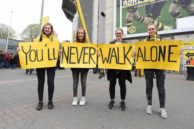 Bilder des Tages - SPORT Fußball Champions League Viertelfinale Borussia Dortmund - AS Monaco am 12.04.2017 im Signal Iduna Park in Dortmund Dortmunder Fans zeigen Transparente mit der Aufschrift: You ll never walk alone xRx