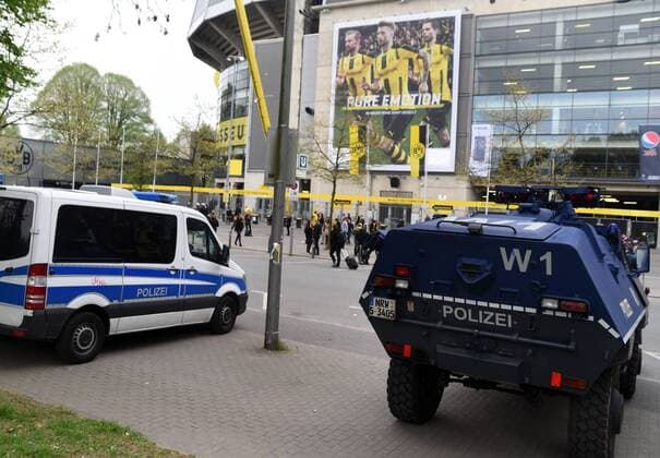 Championsleague Viertelfinale: Borussia Dortmund - AS Monaco 12.04.2017. Polizeiaufgebot vor dem Signal Iduna Park. Panzerwagen. HM