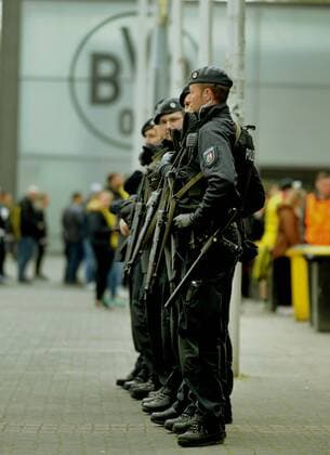 Championsleague Viertelfinale: Borussia Dortmund - AS Monaco 12.04.2017. Polizeiaufgebot vor dem Signal Iduna Park. HM