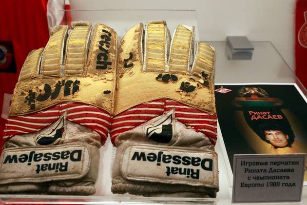 MOSCOW, RUSSIA - APRIL 11, 2017: The gloves of retired football goalkeeper Rinat Dasayev, that he was wearing during the 1988 UEFA European Championship EM Europameisterschaft on display at a museum of FC Spartak Moscow at the clubâ€™s home stadium, Otkrytiye Arena. Sergei Fadeichev TASS  TS047C0F