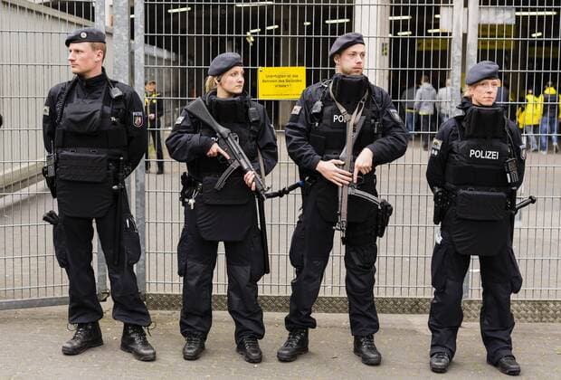 Dortmund, 12.04.2017 Polizei vorm Stadion Borussia Dortmund - AS Monaco