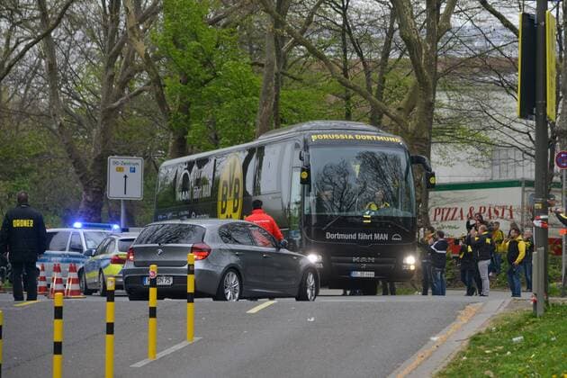 Einfahrt des Busses von Borussia Dortmund Dortmund, Germany, 12.04.2017, Fussball, UEFA Champions League, Borussia Dortmund - AS Monaco, xklx