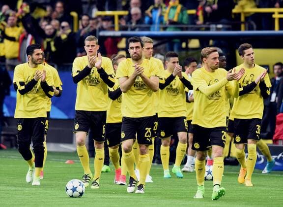 Championsleague Viertelfinale: Borussia Dortmund - AS Monaco 12.04.2017. Die BvB-Spieler kommen zum Aufwärmen ins Stadion. V.l: Sahin, Bender, Sokratis, Schmelzer und Weigl. HM