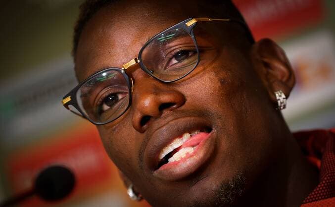 Bilder des Tages - SPORT Manchester s Paul Pogba pictured during a press conference PK Pressekonferenz of UK team Manchester United ManU in Anderlecht, Wednesday 12 April 2017. Tomorrow Belgian soccer team RSC Anderlecht is playing against Manchester United in the Europa League competition. VIRGINIExLEFOUR  x05080727x