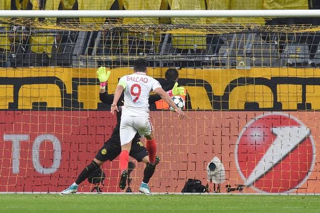Fußball Champions League Viertelfinale Borussia Dortmund - AS Monaco am 12.04.2017 im Signal Iduna Park in Dortmund Tor zum 0:2 durch Radamel Falcao ( Monaco ) xRx