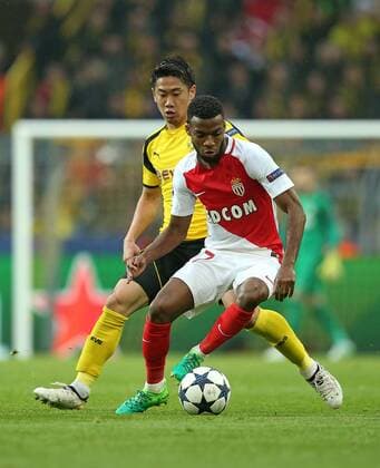 12.04.2017, Fussball Champions-League 2016 2017, Viertelfinale, Borussia Dortmund - AS Monaco, im Signal-Iduna-Park Dortmund. v.l. Shinji Kagawa (Dortmund) gegen Thomas Lemar (AS Monaco) 