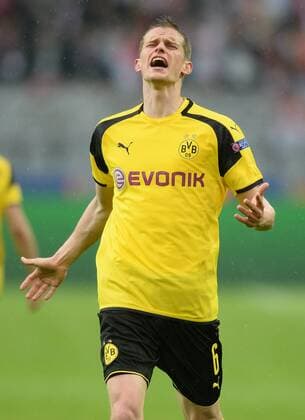 12.04.2017, xmhx, Fussball UEFA Champions League, Borussia Dortmund - AS Monaco, emspor, v.l. Sven Bender (Borussia Dortmund) enttäuscht, traurig, niedergeschlagen, frustriert, Enttäuschung Dortmund