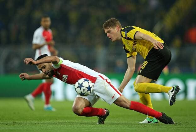 12.04.2017, Fussball Champions-League 2016 2017, Viertelfinale, Borussia Dortmund - AS Monaco, im Signal-Iduna-Park Dortmund. v.l. Falcao (AS Monaco) gegen Matthias Ginter (Dortmund) 