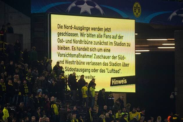 GER, UEFA CL, Borussia Dortmund (GER) vs AS Monaco FC (MCO) 12.04.2017, Signal Iduna Park, Dortmund, Viertelfinale Hinspiel, GER, UEFA CL, Borussia Dortmund (GER) vs AS Monaco FC (MCO), im Bild Sicherheitshinweis fuer die Zuschauer Anzeigetafel nordphotox xKurth