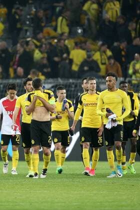Papastathopoulos Sokratis (Borussia Dortmund 25) Lukasz Piszczek (Borussia Dortmund 26) Gonzalo Castro (Borussia Dortmund 27) und das Team nach der Niederlage, Borussia Dortmund vs AS Monaco, UEFA Champions League, Viertelfinale, Nachholspiel Fussball, 12.04.2017, Dortmund Copyright: xLangerx xEibner-Pressefotox EP_HLR
