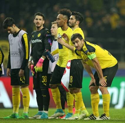 Themen der Woche - SPORT Bilder des Tages - SPORT 12.04.2017, Fussball Champions-League 2016 2017, Viertelfinale, Borussia Dortmund - AS Monaco, im Signal-Iduna-Park Dortmund. v.l. Mikel Merino (Dortmund) , Torwart Roman Bürki (Dortmund) , Felix Passlack (Dortmund) , Pierre-Emerick Aubameyang (Dortmund) , Nuri Sahin (Dortmund) und Sokratis Papastathopoulos (Dortmund) enttäuscht 