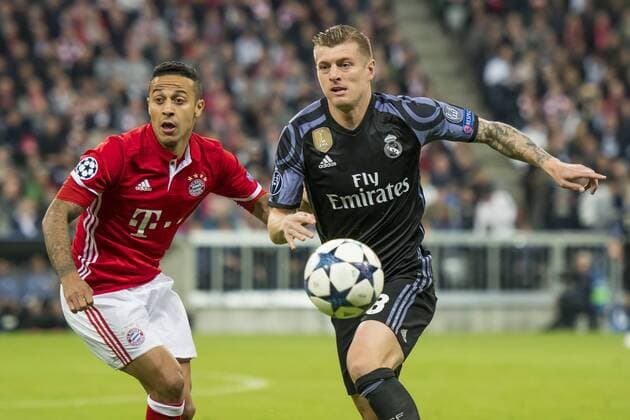 GER, UEFA CL, FC Bayern Muenchen (GER) vs Real Madrid (ESP) 12.04.2017, Allianz Arena, Muenchen, GER, UEFA CL, FC Bayern Muenchen (GER) vs Real Madrid (ESP) , HF 1, im Bild Thiago (FCB 6) im kampf mit Toni Kroos (Real 8) Foto © nordphoto Straubmeier nordphotox xStraubmeier