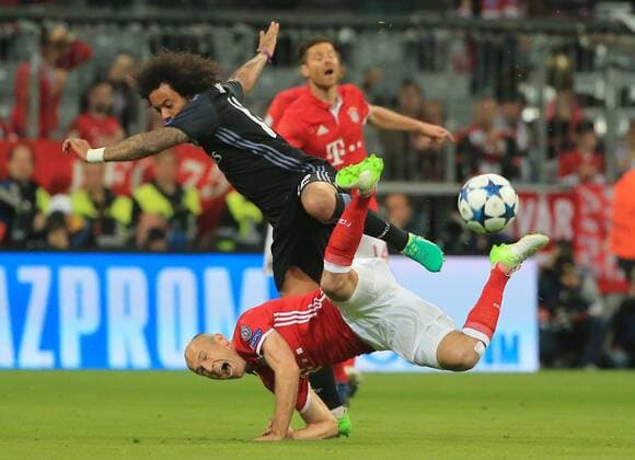 20170312, CL Viertelfinale, FC Bayern vs Real Madrid, Allianz Arena Muenchen, im Bild: Marcelo (Real Madrid) vs Arjen Robben (FCB)