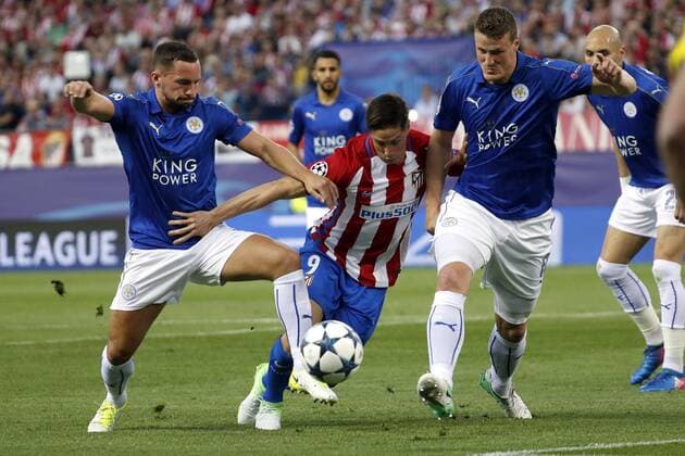 Atletico de Madrid s striker Fernando Torres (C) in action during the UEFA Champions League quarterfinal first leg match between Atletico de Madrid and Leicester at the Vicente Calderon stadium in Madrid, Madrid Community, Spain, 12 April 2017. ATLETICO MADRID VS. LEICESTER !ACHTUNG: NUR REDAKTIONELLE NUTZUNG!  Copyright: xChemaxMoyax MAD001 20170412-636276285533156869