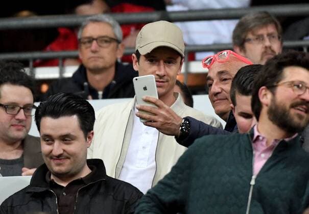 12.04.2017, xjhx, Fussball UEFA Champions League, FC Bayern Muenchen - Real Madrid, emspor, v.l. Robert Lewandowski (FC Bayern Muenchen) auf der Tribuene Muenchen