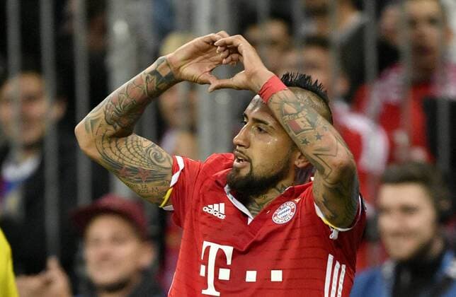 TOR zum 1:0 durch Arturo Vidal FC Bayern München Torjubel Gestik, Geste Herz mit Händen FC Bayern München FCB vs Real Madrid CF El Real La Real UEFA Champions-League CL Viertelfinale Hinspiel Spiel 1 Saison 2016 2017 München Allianz Arena 12.04.2017 FC Bayern München FCB vs Real Madrid CF