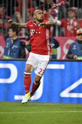 TOR zum 1:0 durch Arturo Vidal FC Bayern München Torjubel FC Bayern München FCB vs Real Madrid CF El Real La Real UEFA Champions-League CL Viertelfinale Hinspiel Spiel 1 Saison 2016 2017 München Allianz Arena 12.04.2017 FC Bayern München FCB vs Real Madrid CF