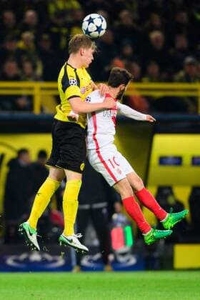 GER, UEFA CL, Borussia Dortmund (GER) vs AS Monaco FC (MCO) 12.04.2017, Signal Iduna Park, Dortmund, Viertelfinale Hinspiel, GER, UEFA CL, Borussia Dortmund (GER) vs AS Monaco FC (MCO), im Bild Zweikampf zwischen Matthias Ginter ( 28 Dortmund) und Bernardo Silva ( 10 Monaco) Kopfball nordphotox xKurth