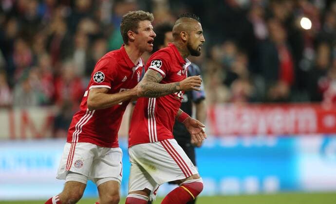 Fußball UEFA Champions League: FC Bayern Muenchen - Real Madrid , Saison 2016 2017, Viertelfinale, Hinspiel, quarter finals, first leg, 12.04.2017, xmdx, Arturo VIDAL (23, FC Bayern Muenchen) verschiesst foul elfmeter FC Bayern Muenchen - Real Madrid