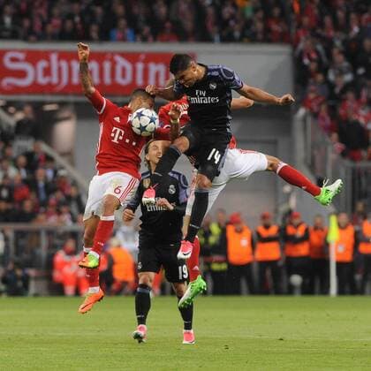 vl. Thiago Alcantara (FC Bayern Muenchen) und Casemiro ( 14 Real Madrid), beim Spiel zwischen FC Bayern Muenchen und Real Madrid am 12.04.2017, Muenchen Copyright: xStuetzle xEibner-Pressefotox EP_WSE