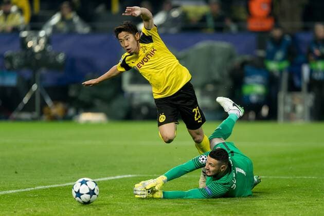Dortmund, Germany 12.03.2017, UEFA Champions League - 2016 17 Season, BV Borussia Dortmund - AS Monaco, Shinji Kagawa (BVB) und Torwart Danijel Subasic (MCO) im zweikampf ( DeFodi001