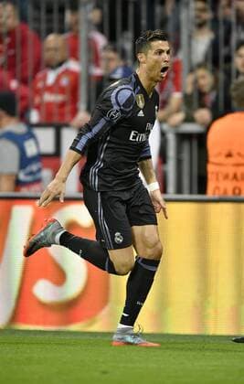 TOR zum 1:1 durch Cristiano Ronaldo CR7 Real Madrid Torjubel FC Bayern München FCB vs Real Madrid CF El Real La Real UEFA Champions-League CL Viertelfinale Hinspiel Spiel 1 Saison 2016 2017 München Allianz Arena 12.04.2017 FC Bayern München FCB vs Real Madrid CF