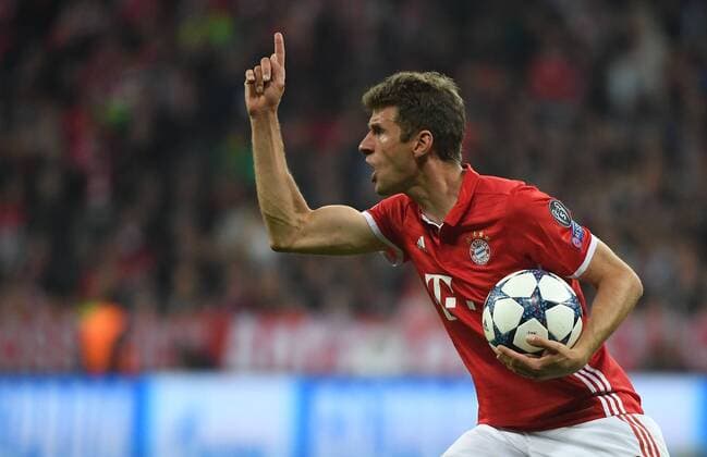 12.04.2017, xjhx, Fussball UEFA Champions League, FC Bayern Muenchen - Real Madrid, emspor, v.l. Thomas Mueller (FC Bayern Muenchen) gibt Anweisungen, gestikuliert, mit den Armen gestikulieren gives instructions, gesticulate. Muenchen