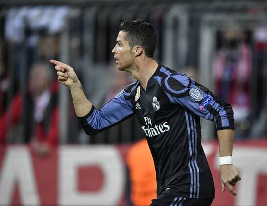 TOR zum 1:1 durch Cristiano Ronaldo CR7 Real Madrid Torjubel FC Bayern München FCB vs Real Madrid CF El Real La Real UEFA Champions-League CL Viertelfinale Hinspiel Spiel 1 Saison 2016 2017 München Allianz Arena 12.04.2017 FC Bayern München FCB vs Real Madrid CF