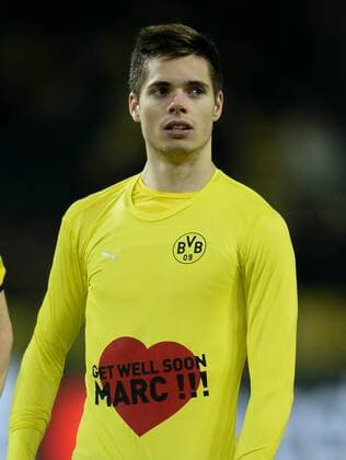 12.04.2017, xmhx, Fussball UEFA Champions League, Borussia Dortmund - AS Monaco, emspor, v.l. Julian Weigl (Borussia Dortmund) mit Marc Barta (Borussia Dortmund) Shirt Dortmund
