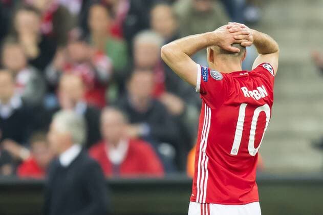 GER, UEFA CL, FC Bayern Muenchen (GER) vs Real Madrid (ESP) 12.04.2017, Allianz Arena, Muenchen, GER, UEFA CL, FC Bayern Muenchen (GER) vs Real Madrid (ESP) , HF 1, im Bild Arjen Robben (FCB 10) blicht zu Carlo Ancelotti (Trainer FCB) Foto © nordphoto Straubmeier nordphotox xStraubmeier