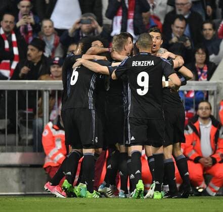 TOR zum 1:2 durch Cristiano Ronaldo CR7 Real Madrid Torjiubel FC Bayern München FCB vs Real Madrid CF El Real La Real UEFA Champions-League CL Viertelfinale Hinspiel Spiel 1 Saison 2016 2017 München Allianz Arena 12.04.2017 FC Bayern München FCB vs Real Madrid CF