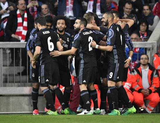 TOR zum 1:2 durch Cristiano Ronaldo CR7 Real Madrid Torjiubel FC Bayern München FCB vs Real Madrid CF El Real La Real UEFA Champions-League CL Viertelfinale Hinspiel Spiel 1 Saison 2016 2017 München Allianz Arena 12.04.2017 FC Bayern München FCB vs Real Madrid CF