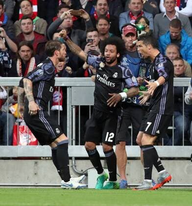 FC Bayern München - Real Madrid Deutschland, München, 12.04.2017, Fussball, UEFA Champions League, Saison 2016 2017, Viertelfinale, Hinspiel, FC Bayern München - Real Madrid: v.l. Sergio Ramos, Marcelo, Cristiano Ronaldo (alle Real Madrid); Jubel Tor 1:2 Ronaldo.