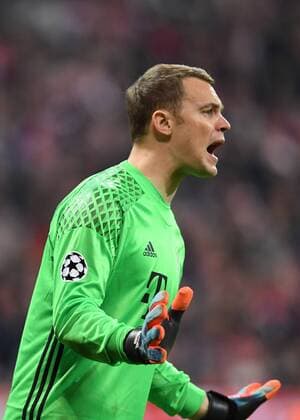 Fussball, UEFA Champions League, Saison 2016 2017, Viertelfinale, FC Bayern München vs Real Madrid, 12.04.2017, Allianzarena München, Manuel Neuer FC Bayern München, Aktion, Einzelbild
