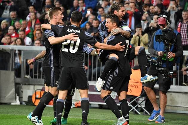 Fussball, UEFA Champions League, Saison 2016 2017, Viertelfinale, FC Bayern München vs Real Madrid, 12.04.2017, Allianzarena München, Toni Kroos, marco asensio, sergio ramos, christiano Ronaldo, alle Real Madrid , torjubel