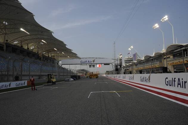 Ambiente en el circuito de Sahkir antes del Gran Premio de Barhein. Atmosphere at Sakhir circuit before the Grand Prix of Barhein. xRUBIOx  RV RACING PRESS