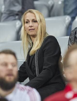 Arjen Robben Familie, Ehefrau Bernadien, Spielerfrau, junge hübsche Frau, Maedchen, sexy, aufreizend, Figur, hübsch, lacht, attraktiv, Mode, fashion, Schmuck, Tasche, Schminke, FC BAYERN MUENCHEN - REAL MADRID 1-2 Viertelfinale, Fussball UEFA Champions League, Muenchen, 12.04.2017 CL Saison 2016 2017
