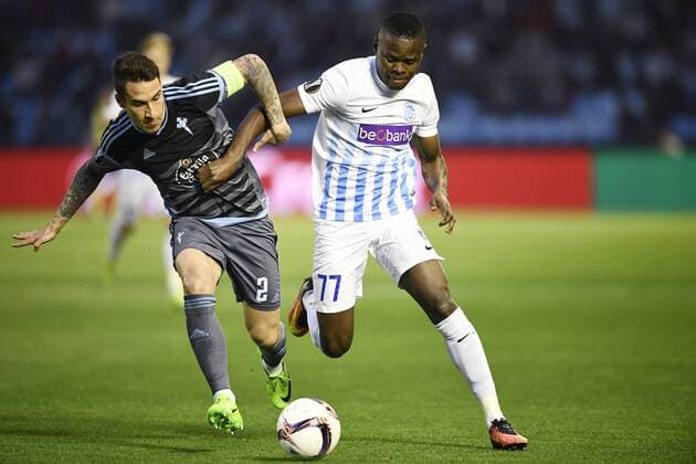 Celta s Hugo Mallo and Genk s Mwbana Ally Samatta fight for the ball during a soccer game between Spanish club Real Club Celta de Vigo and Belgian team KRC Genk, Thursday 13 April 2017, in Vigo, Spain, the first leg of the quarter finals of the Europa League competition. YORICKxJANSENS  x05081077x