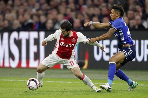 (L-R) Amin Younes of Ajax, Alessandro Schopf of FC Schalke 04during the UEFA Europa League quarter final match between Ajax Amsterdam and FC Schalke 04 at the Amsterdam Arena on April 13, 2017 in Amsterdam, The Netherlands Ajax v FC Schalke 04 UEFA Europa League 2016 2017 xVIxxIVx 7562577