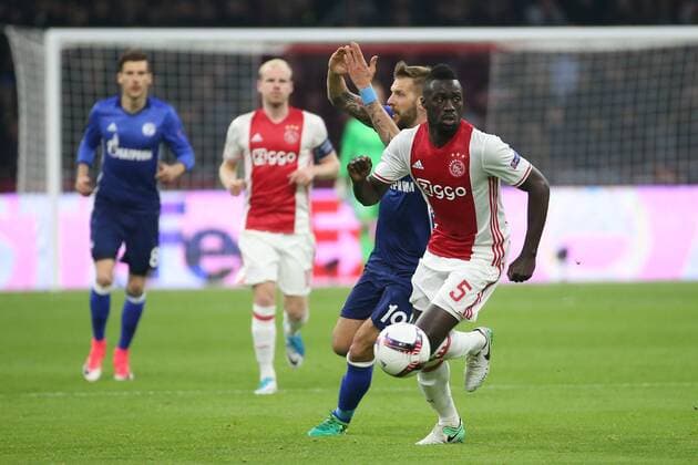 Guido Burgstaller ( FC Schalke 04 19) Davinson Sanchez ( Ajax Amsterdam 5 ), Ajax Amsterdam vs FC Schalke 04, UEFA Europa League, Viertelfinale, Fussball, 13.04.2017, Amsterdam Copyright: xLangerx xEibner-Pressefotox EP_HLR