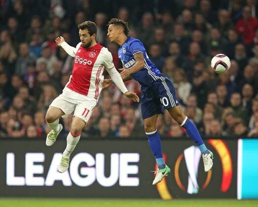 13.04.2017, Fussball UEFA Europa League 2016 2017, Viertelfinale, Ajax Amsterdam - FC Schalke 04, in der Amsterdam Arena. v.l. Amin Younes (Ajax Amsterdam) gegen Thilo Kehrer (Schalke) 