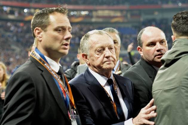 Jean Michel Aulas (president lyon) va a la rencontre des supporters FOOTBALL : Lyon vs Besiktas - Ligue Europa - 1 4e de finale - 13 04 2017 FredericChambert Panoramic 