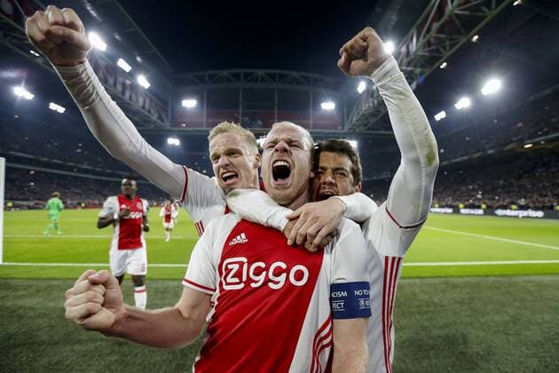 Themen der Woche - SPORT Bilder des Tages - SPORT (L-R) Bertrand Traore of Ajax, Donny van de Beek of Ajax, Davy Klaassen of Ajax, Amin Younes of Ajaxduring the UEFA Europa League quarter final match between Ajax Amsterdam and FC Schalke 04 at the Amsterdam Arena on April 13, 2017 in Amsterdam, The Netherlands Ajax v FC Schalke 04 UEFA Europa League 2016 2017 xVIxxIVx 7562659